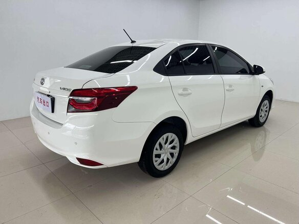2022 Toyota Vios III Рестайлинг, белый - вид 5