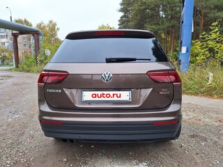 2017 Volkswagen Tiguan II, коричневый, 2250000 рублей, вид 3