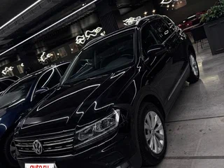 2018 Volkswagen Tiguan II, чёрный, 3100000 рублей, вид 3