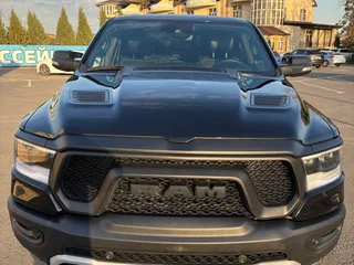 2020 Ram 1500 Crew Cab V, чёрный, 5500000 рублей, вид 2