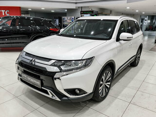 2019 Mitsubishi Outlander III Рестайлинг 3, белый, 2570000 рублей, вид 1