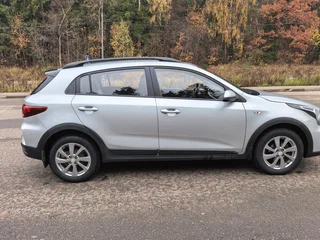 2021 Kia Rio X IV Рестайлинг, серый, 1650000 рублей, вид 3