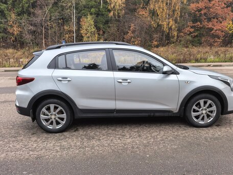 2021 Kia Rio X IV Рестайлинг, серый, 1650000 рублей, вид 3