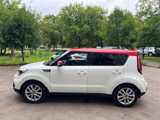 2017 Kia Soul II Рестайлинг, белый, 1500000 рублей, вид 4