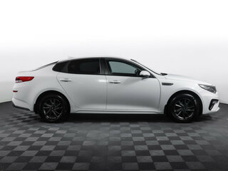 2019 Kia Optima IV Рестайлинг, белый, 1390000 рублей, вид 4