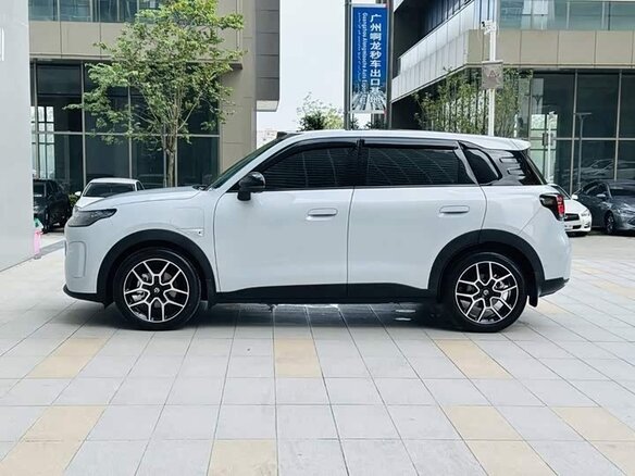 2026 Leapmotor A10 39.8 kWh, серебристый, 1580000 рублей - вид 5