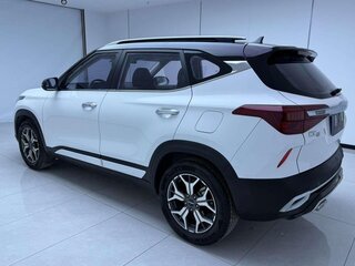 2023 Kia KX3, белый, 1575000 рублей, вид 4
