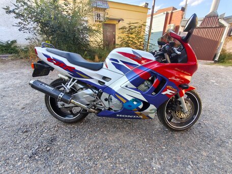 1995 Honda CBR 600F, белый, 330000 рублей, вид 2