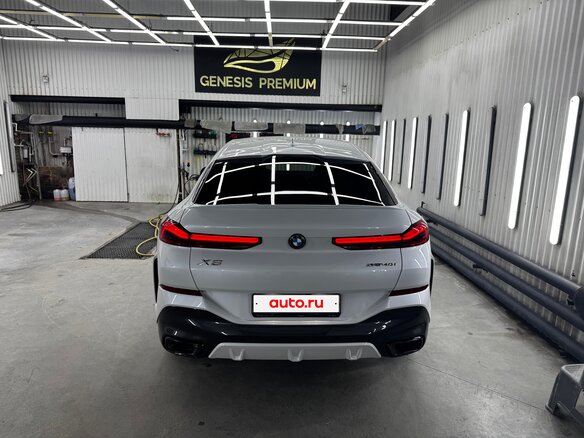 2021 BMW X6 40i III (G06), белый, 8590000 рублей - вид 3