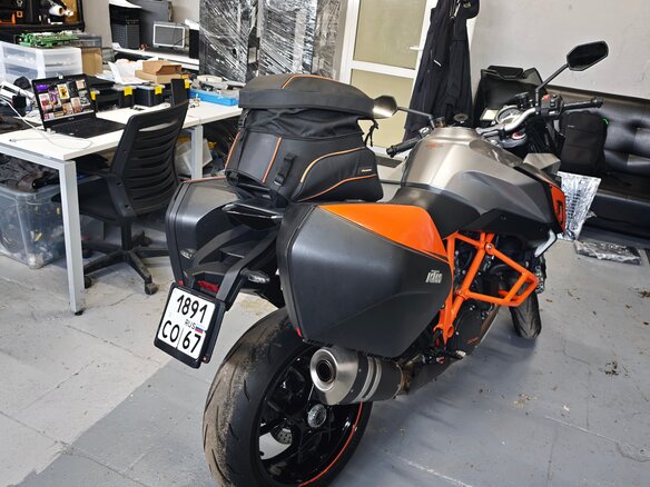 2016 KTM 1290 Super Duke GT, серый, 1000000 рублей - вид 2