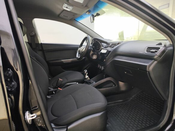 2016 Kia Rio III Рестайлинг, чёрный, 830000 рублей - вид 10