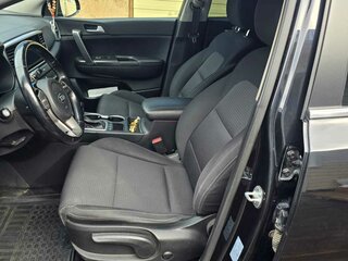 2018 Kia Sportage IV Рестайлинг, чёрный, 1900000 рублей, вид 4