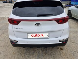 2020 Kia Sportage IV Рестайлинг, белый, 1950000 рублей, вид 3