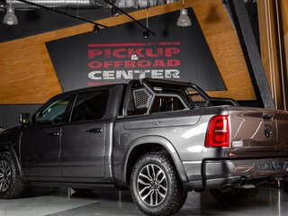 2025 Ram 1500 Crew Cab V Рестайлинг, серый, 11698000 рублей, вид 3