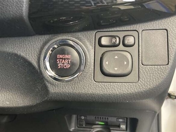 2018 Toyota Vitz III (XP130) Рестайлинг 2, белый, 750001 рублей - вид 13