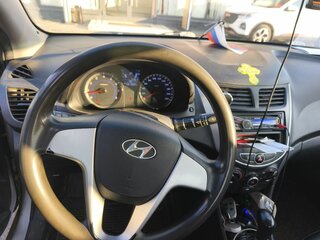 2013 Hyundai Solaris I, серебристый, 549000 рублей, вид 5