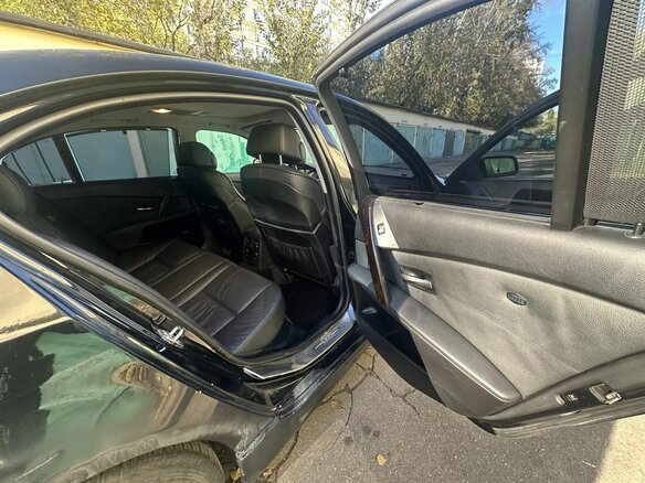 2005 BMW 5 серии 530i V (E60/E61), чёрный - вид 10