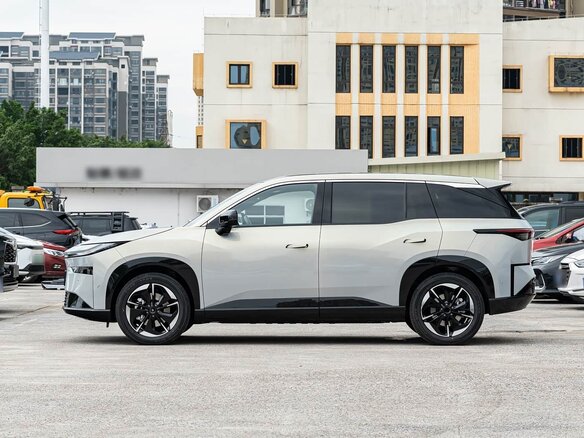 2026 Toyota bZ3X 58.3 kWh, серебристый, 2630003 рублей - вид 6