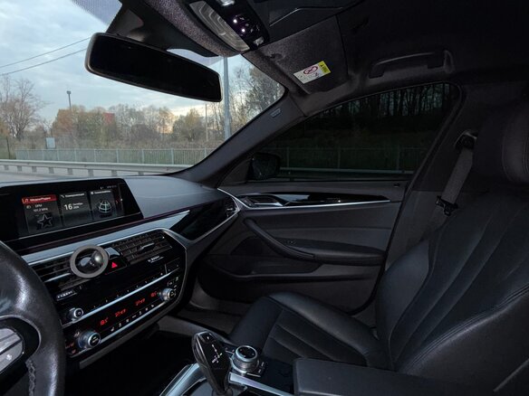 2018 BMW 5 серии 520i VII (G30/G31/G38), чёрный, 3000000 рублей - вид 11
