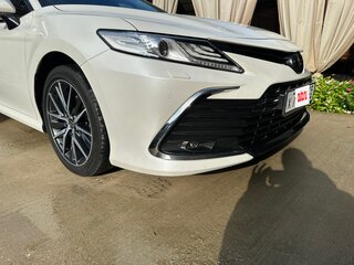 2022 Toyota Camry VIII (XV70) Рестайлинг, белый, 3000030 рублей, вид 2