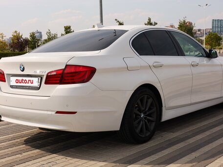 2010 BMW 5 серии 523i VI (F10/F11/F07), белый, 1730000 рублей, вид 3