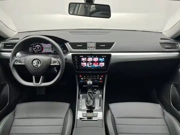 2025 Skoda Superb III Рестайлинг, серебристый, 3350000 рублей - вид 19