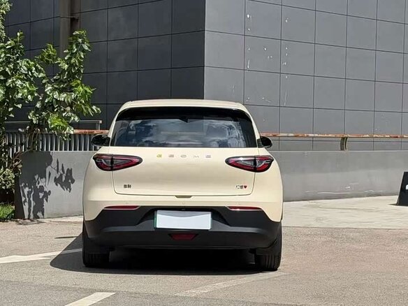 2025 Geely EX2, бежевый, 1359750 рублей - вид 5