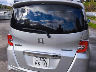 2014 Honda Freed Spike I Рестайлинг, серебристый, 980000 рублей, вид 4