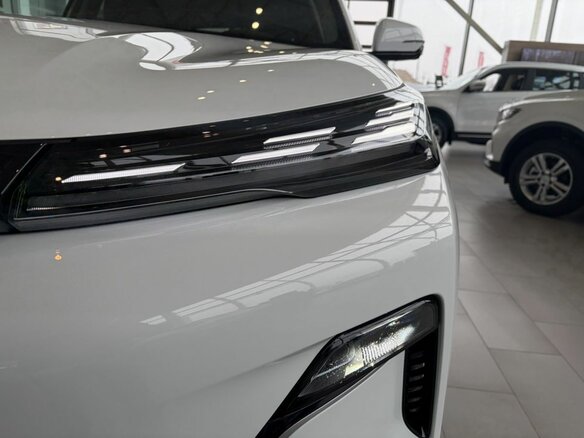 2026 Geely EX5 Гибрид EM-R, белый, 3829990 рублей - вид 13