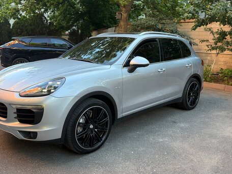 2016 Porsche Cayenne S Diesel II Рестайлинг (958), серебристый, 4750000 рублей, вид 1