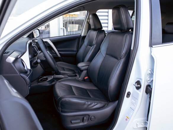 2018 Toyota RAV4 IV (XA40) Рестайлинг, белый - вид 12