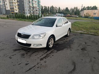 2012 Skoda Octavia II (A5) Рестайлинг, белый, 700000 рублей, вид 1