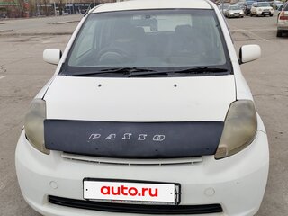 2004 Toyota Passo I (C10), белый, 220000 рублей, вид 1