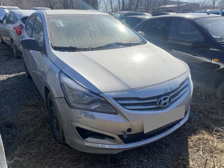 2016 Hyundai Solaris I Рестайлинг, серебристый, 406000 рублей, вид 4