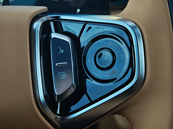 2026 Geely EX5 Гибрид EM-i, белый, 3829990 рублей - вид 27