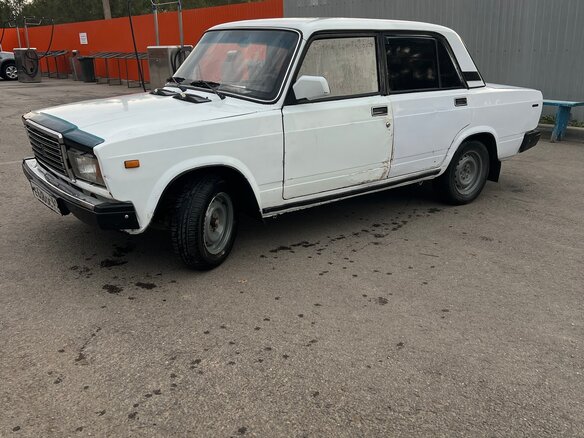 2004 Lada (ВАЗ) 2107, белый, 125000 рублей - вид 2