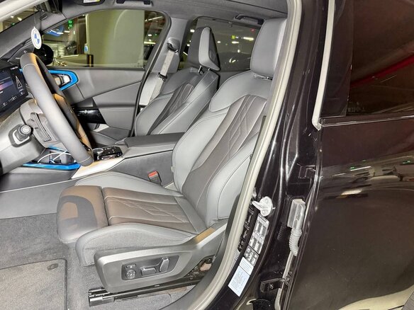 2025 BMW X3 20i xDrive IV (G45/G48), чёрный - вид 28