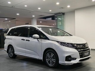 2017 Honda Odyssey V Рестайлинг, белый, 2400000 рублей, вид 4