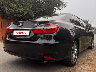 2017 Toyota Camry VII (XV50) Рестайлинг, серый, 2290000 рублей, вид 4