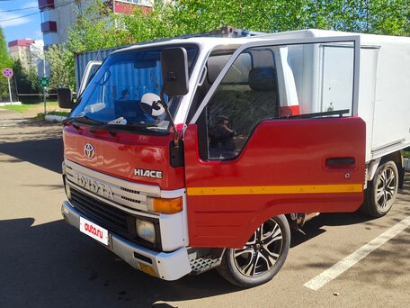 1995 Toyota HiAce, красный, 650000 рублей, вид 3