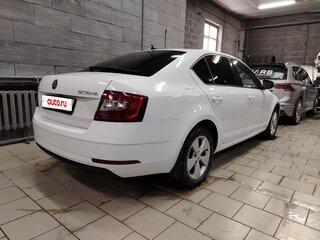 2018 Skoda Octavia III (A7) Рестайлинг, белый, 1750000 рублей, вид 3