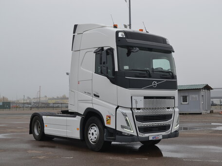 2022 Volvo FH, белый, 12200000 рублей, вид 1