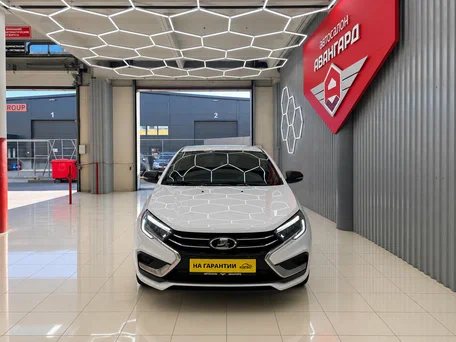 2024 Lada (ВАЗ) Vesta I Рестайлинг (NG), белый, 1190000 рублей, вид 3