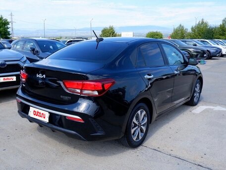 2022 Kia Rio IV Рестайлинг (Global market), чёрный, 1350000 рублей, вид 4