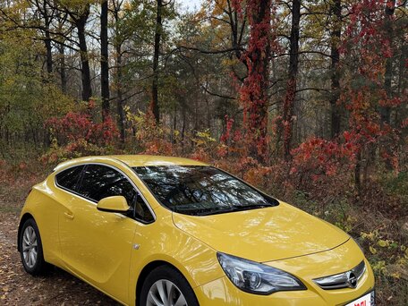2014 Opel Astra GTC J Рестайлинг, жёлтый, 1250000 рублей, вид 2