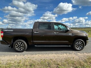2021 Toyota Tundra CrewMax II Рестайлинг, коричневый, 6700000 рублей, вид 5