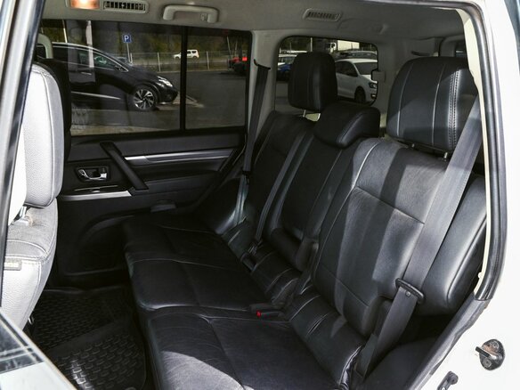 2014 Mitsubishi Pajero IV Рестайлинг 1, белый, 2075000 рублей - вид 18