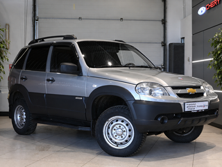 2015 Chevrolet Niva I Рестайлинг, серебристый, 650000 рублей, вид 1