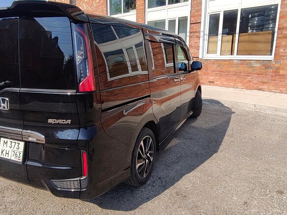 2015 Honda Stepwgn Spada V, чёрный, 1850000 рублей - вид 2