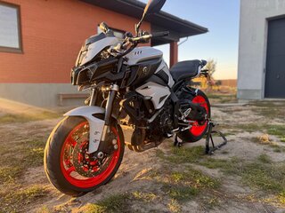 2020 Yamaha MT-10, серебристый, 1061310 рублей, вид 3